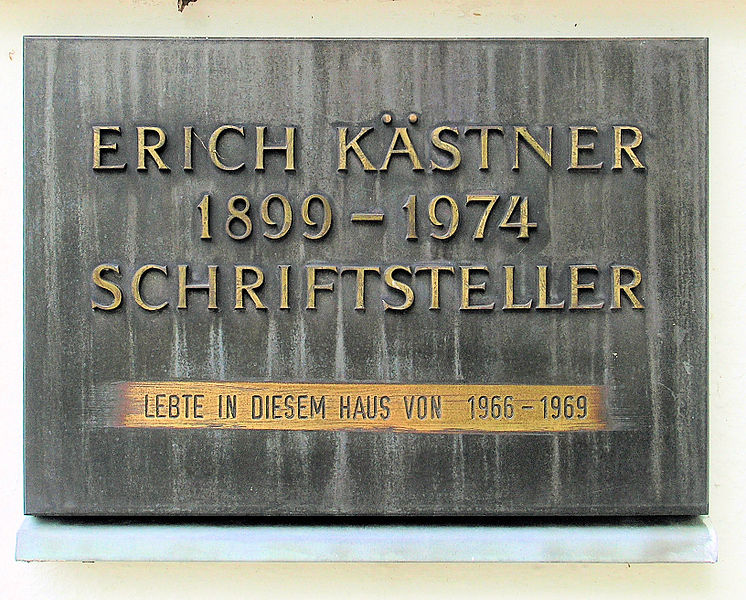 File:Gedenktafel Parkstr 3a (Herm) Erich Kästner.JPG