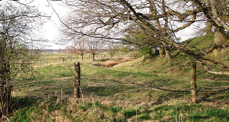 File:Gemeinde-Blekendorf Grosser-Schlichtenberg Wall W.JPG