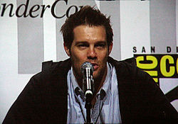 Geoff Stults at WonderCon 2010 3.JPG