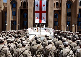 Georgische Soldaten während der Feierlichkeiten zum Unabhängigkeitstag in Bagdad, 2006.