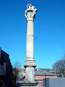 Jupitergigantensäule vor Gasometer. Kopie der römischen Säule von Walheim ca. 3. Jahrhundert. Fragmente einer Jupitersäule wurden auch in Pforzheim entdeckt.