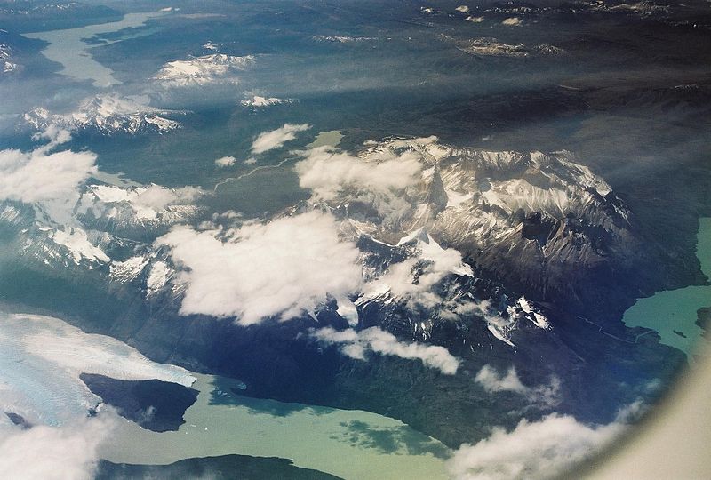 File:Glaciares desde el aire en Parque TORRES del PAINE - panoramio.jpg