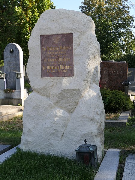 File:Grab von Wolfgang Madjera auf dem Wiener Zentralfriedhof.JPG