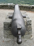 Canon (artillerie) de 1834, sur les remparts.