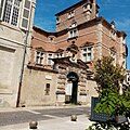 Hôtel de Jean Oulès dit le Comte Nayrac construit en 1620. Classé monument historique en 1997.