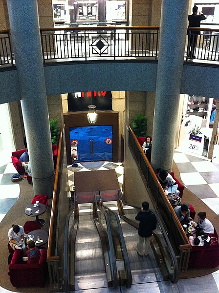 File:HK Central Entertainment Building Void courtyard escalators Nov-2012.JPG