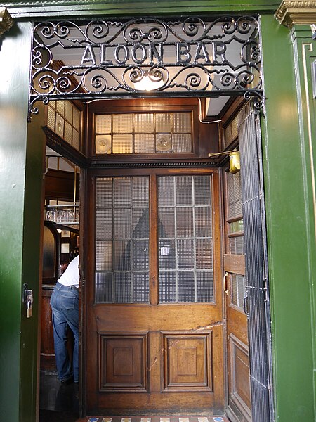 File:Hand and Shears, London 05.JPG