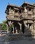 Миниатюра для Файл:Hathi Singh Jain Temple 82.jpg