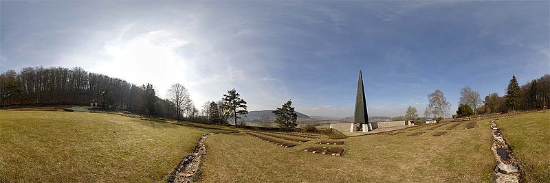 File:Heldenfriedhof in Treuchtlingen, Panorama.jpg