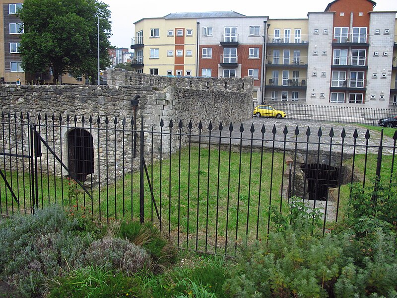 File:High street vaults.JPG