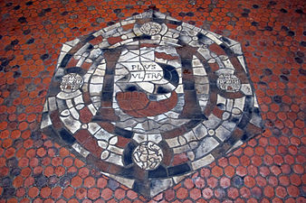 Center mosaic (1904–08), Corte Grande, Hispanic Society of America, New York City.