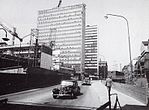 Den tredje høyblokken reises, utsikt (til havet fra Sveavagen, 1959