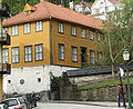 Bergen katedralskole blei stifta rundt 1153 og er dermed ein av Noregs eldste skular. Den gamle bygningen frå 1840, ofte kalla Latinskolen, er i dag skulemuseum i Bergen