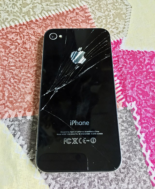 iphone 4s white cracked