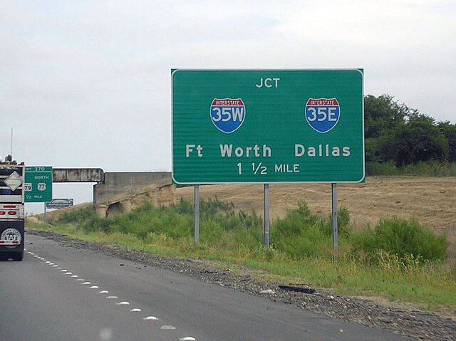 Signage for northbound I-35 motorists as the highway prepares to split near Hillsboro