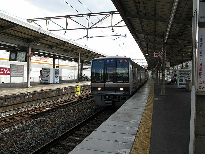 File:JR Ibaraki Station platform - panoramio (7).jpg