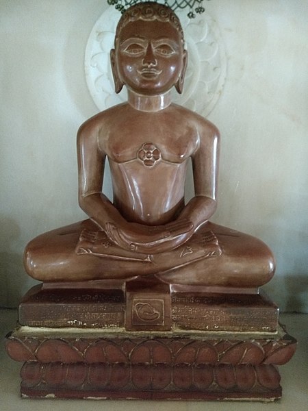 File:Jain statues in Anwa, Rajasthan 36.jpg