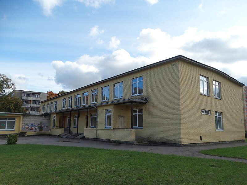 File:Jaunimo mokykla, Kaunas, Pašilės g.JPG