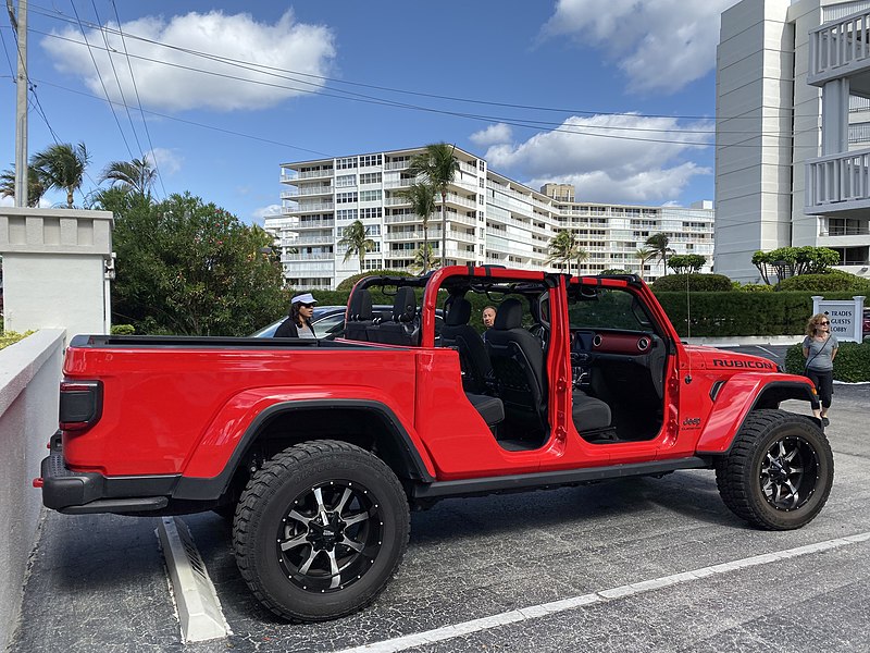 File:Jeep Gladiator (JT) Rubicon in red - topless and doorless - 3of6.jpg