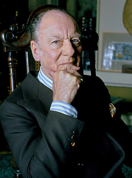 File:John Gielgud 12. Allan Warren.jpg