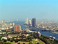 Una veduta del Nilo e del centro moderno del Cairo di giorno