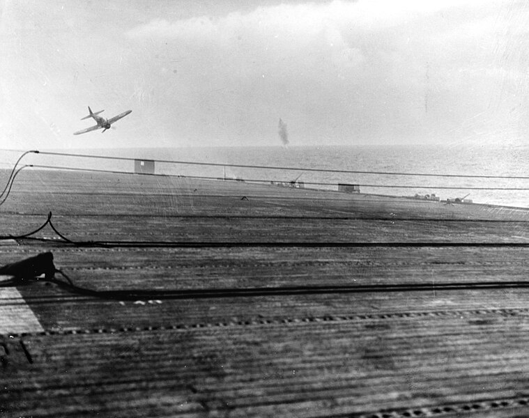 File:Kamikaze attacks USS White Plains (CVE-66) on 25 October 1944 (80-G-288882).jpg