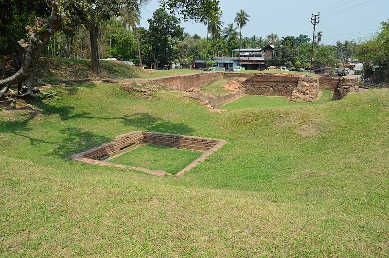 File:Khana-Mihir Mound with Excavated Brick Structures - Northward View - Berachampa - North 24 Parganas 2015-04-11 7154.JPG