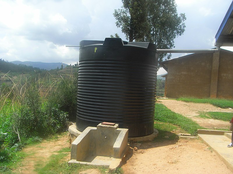 File:Kirwa Primary School Rainwater Tank - le réservoir d'eau de pluies de l'école primaire de Kirwa (4134009757).jpg