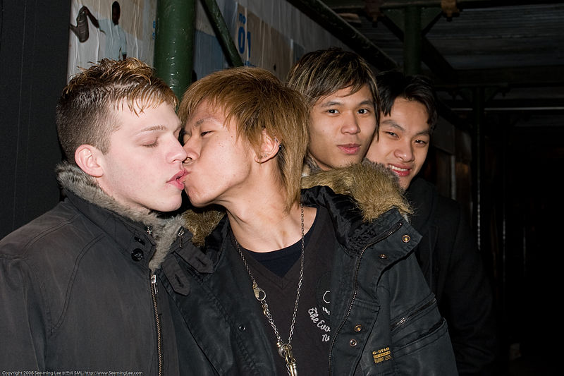 File:Kiss 20080214.10D.48366 SML (2270011821).jpg