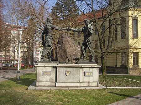 Fail:Kladno_CZ_Mining_sculpture_Vana_Stone_043.jpg