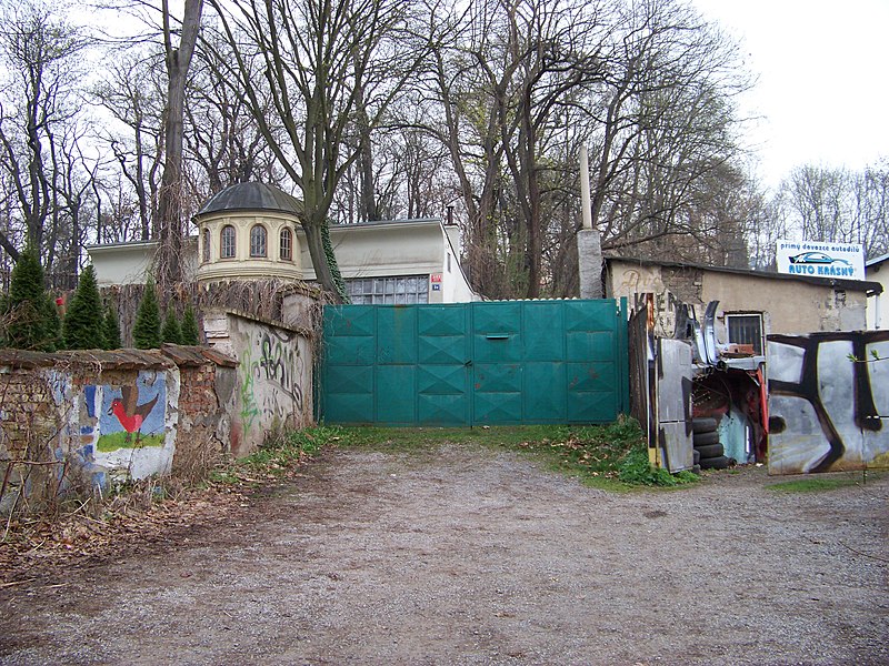 File:Klamovka, rokokový skleník.jpg