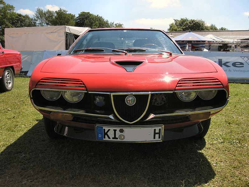 Der Alfa Romeo Montreal 800px-Klappscheinwerfer_Alfa_Montreal