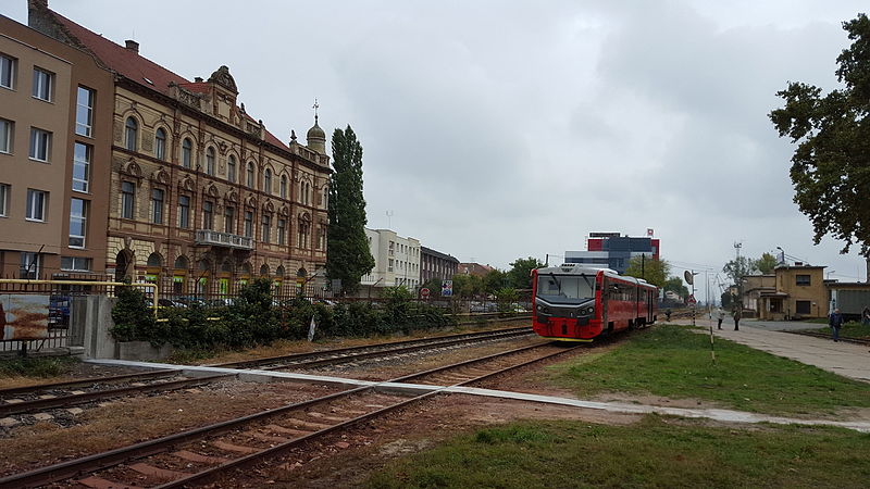 File:Komarno port train hotel.jpg