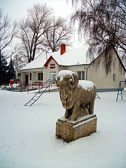 Вівця статуя