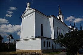 Kostel svatého Petra a Pavla - pohled z boku, Smržice, okres Prostějov.jpg