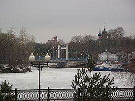 Вид на мост с Которосльной набережной