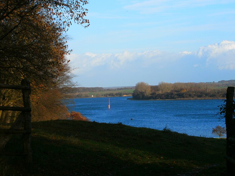 File:Lübeck-trave-dummersdorfer-ufer-blick-auf-trave.JPG