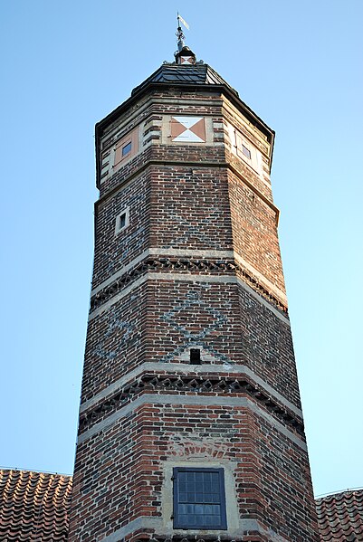 File:Lüdinghausen-090806-9274-Burg-Vischering-Turm.jpg