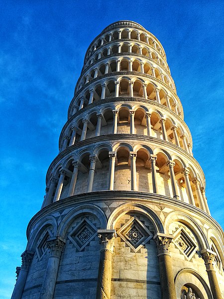 File:La Torre di Pisa dal basso.jpg