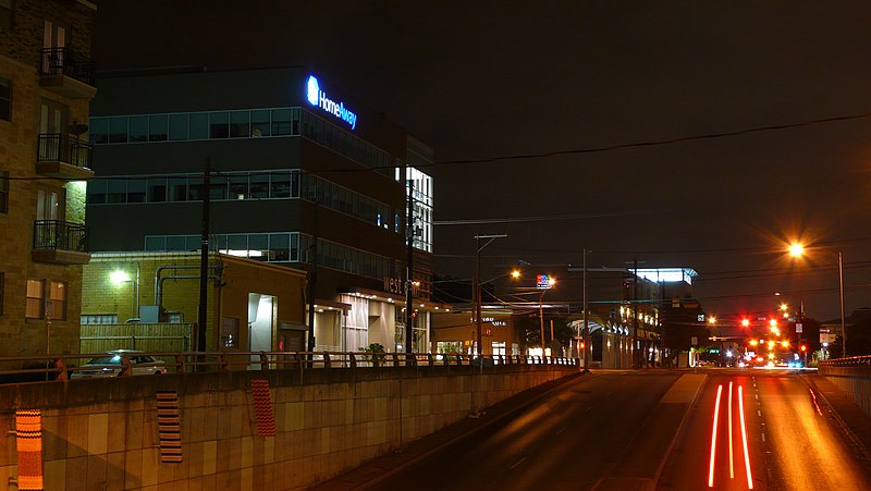 File:Lamar bridge approach, Austin 2010.jpg