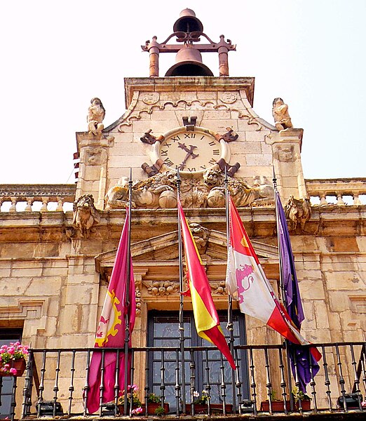 File:León - Ayuntamiento antiguo 06.jpg