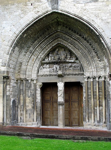 File:Longpré-les-Corps-Saints église (portail).jpg