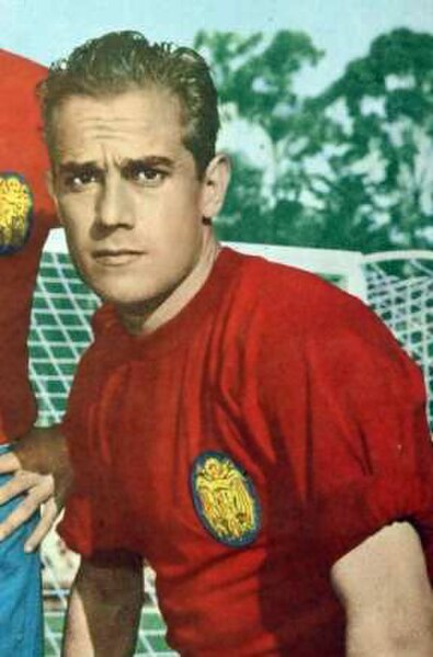 Suárez with Spain in 1962