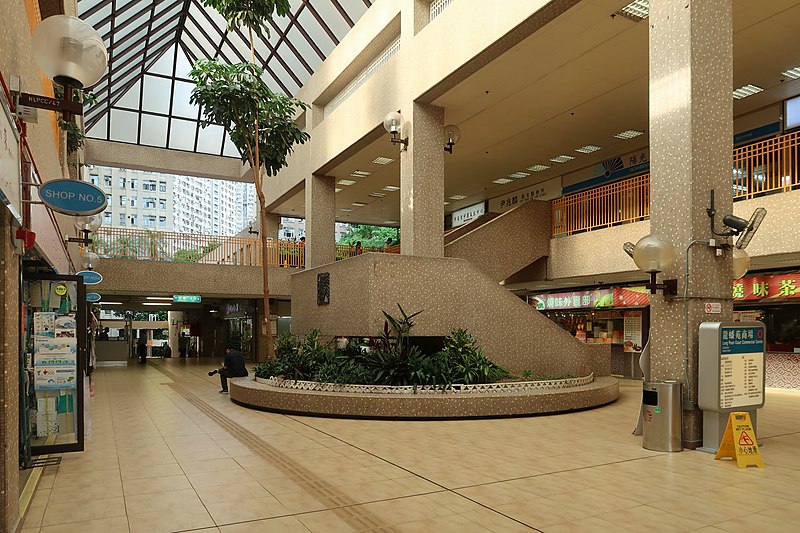 File:Lung Poon Court Commercial Centre interior 2018.jpg