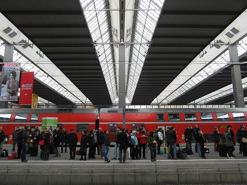 File:München Hauptbahnhof (8928602597).jpg