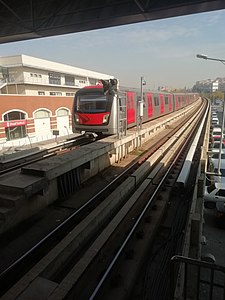 Batı Merkez istasyona yaklaşan bir M3 treni