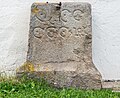 English: Ancient Roman grave altar with engraved signs Deutsch: Antike Grabara mit eingemeißelten Zeichen