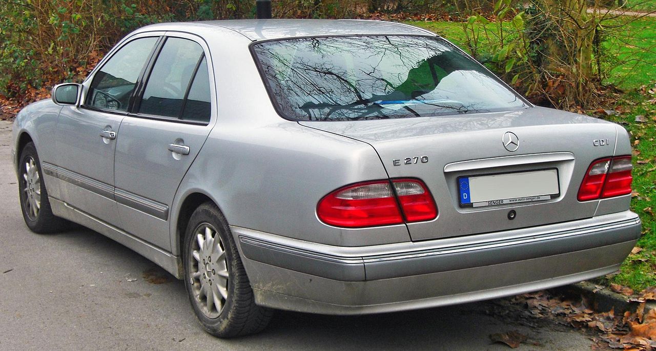 ファイル:Mercedes E 270 CDI Elegance (W210 Facelift, 1999–2002