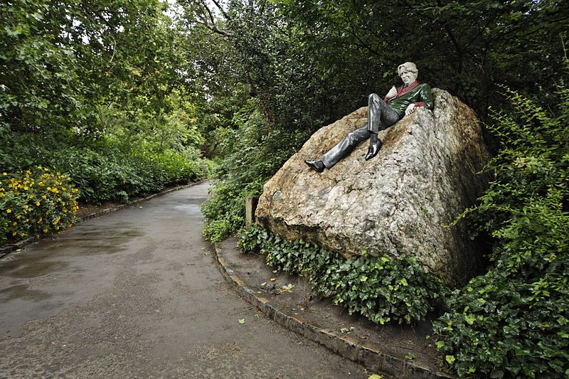 File:Merrion Square - Oscar Wilde 03.jpg