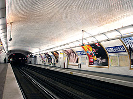 Parij metrosi - Ligne 11 - Mairie des Lilas 01.jpg